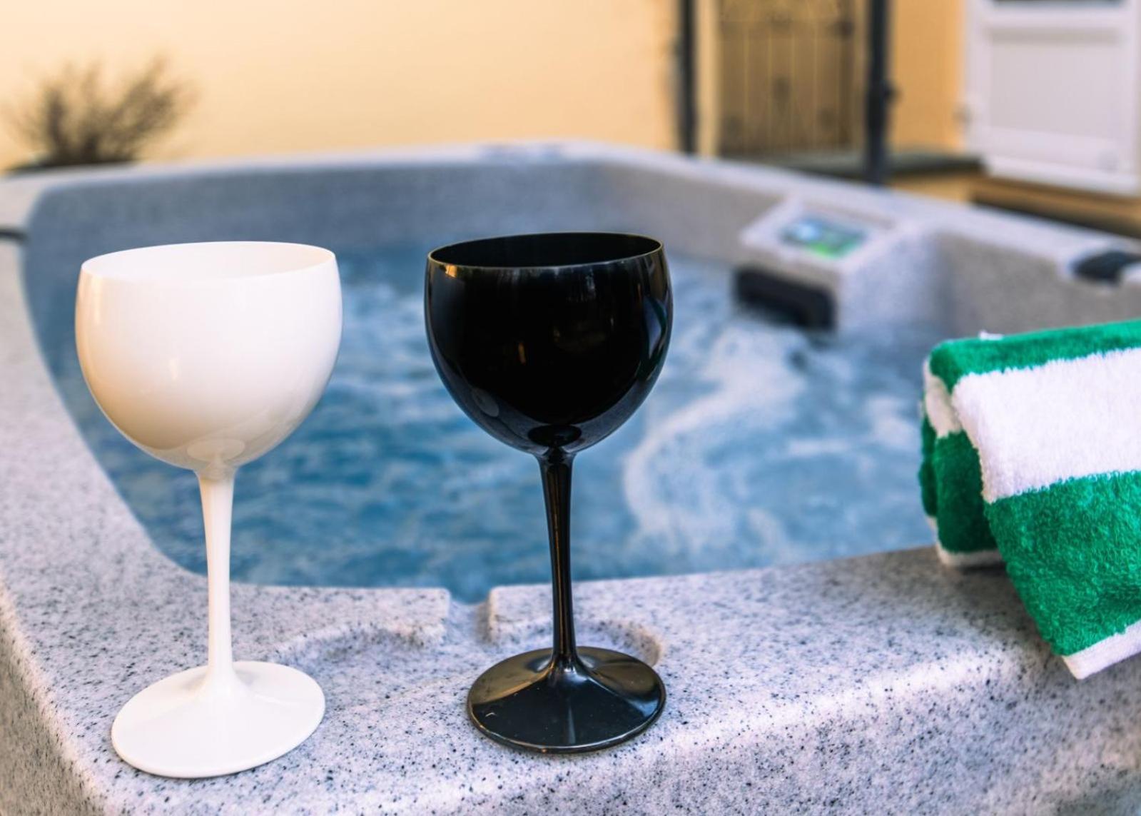 The Retreat, Own Hot Tub, Romantic Escape, Near Lyme Regis Exterior foto