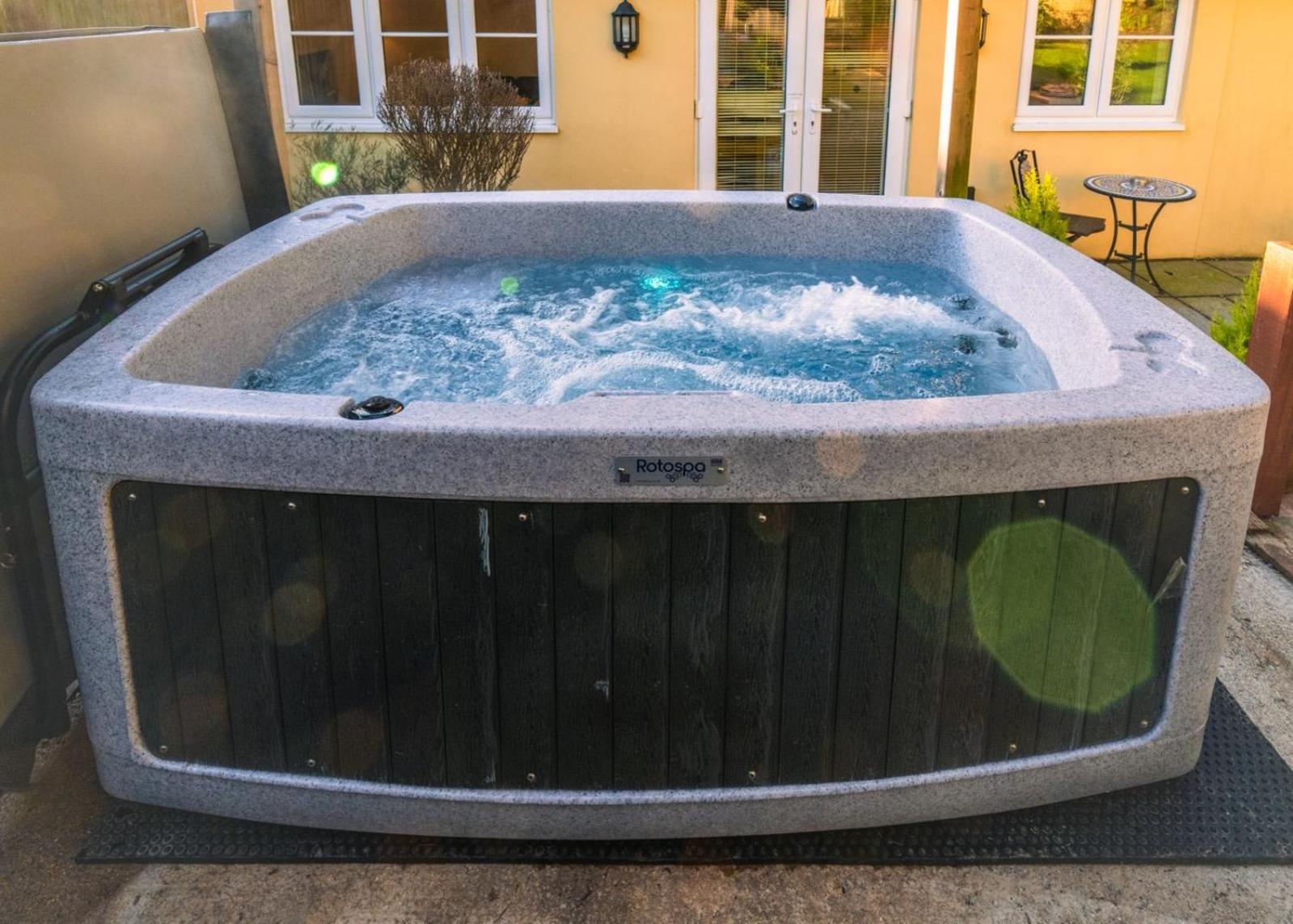 The Retreat, Own Hot Tub, Romantic Escape, Near Lyme Regis Exterior foto